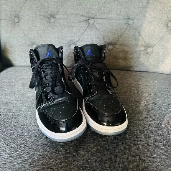 Shoes | Air Jordan 1 Mid Se Space Jam | Poshmark display picture 2